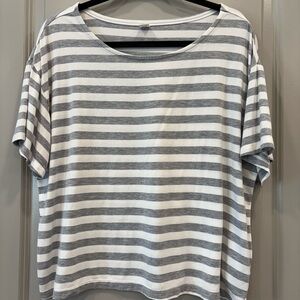 Old Navy Gray and White Striped Short Sleeve Tee